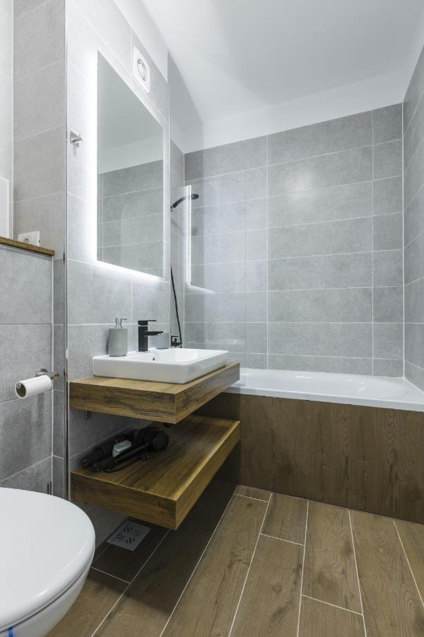 טימישוארה Apartment Near Iulius Mall With Balcony & Private Parking מראה חיצוני תמונה